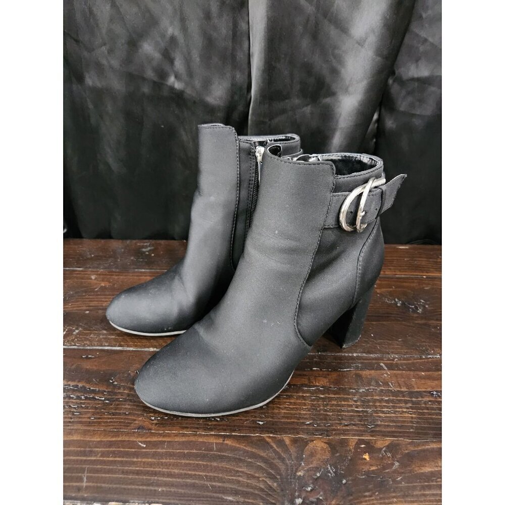 Unisa Rayray Black Ankle Boots With Zipper & Buckle Detail Size 7.5 W